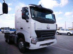 Sinotruk 50ton Load Tractor Truck with Luxury Cab